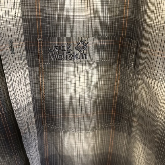 Jack Wolfskin Plaid Short Sleeve Button Down size M - Picture 4 of 5